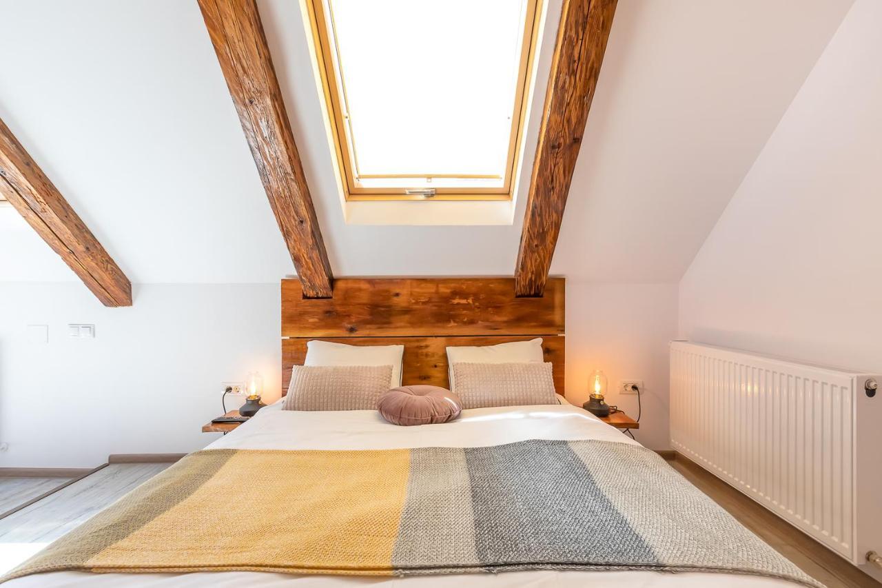 Casa Carolina Brasov Apartment ภายนอก รูปภาพ